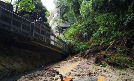 現場画像あり 山麓バイパス神戸市兵庫区の山麓バイパスで土砂崩れ発生し 大渋滞に 各地にも土砂崩れが頻繁に起きてる模様 でっちでち速報